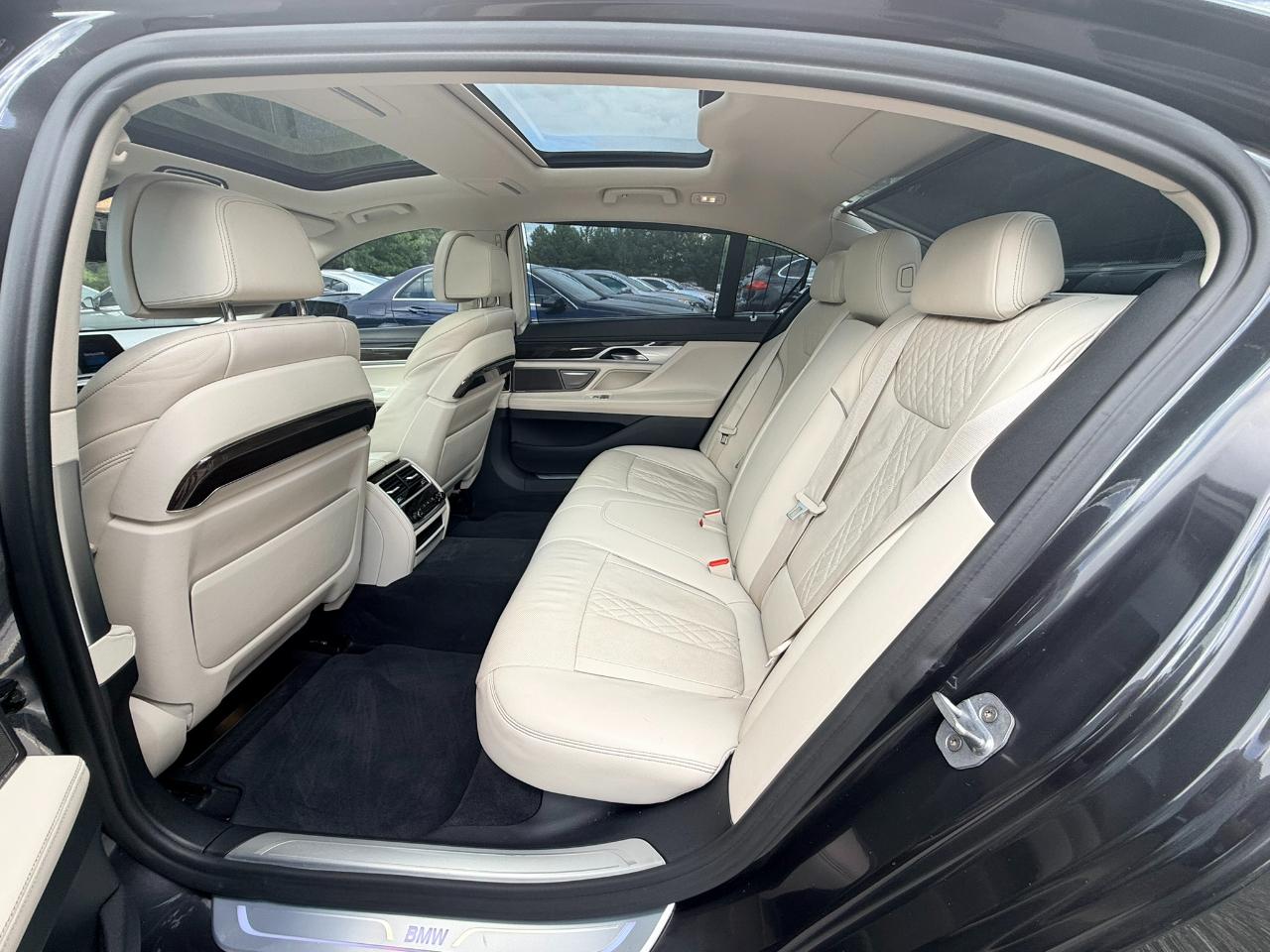 BMW 7-Series 740i 2019