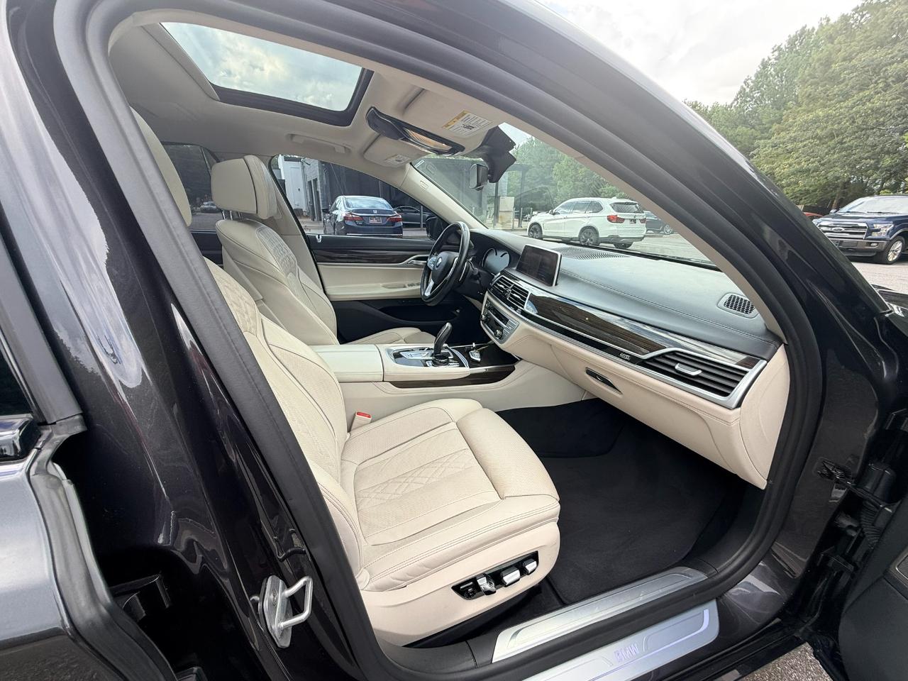 BMW 7-Series 740i 2019