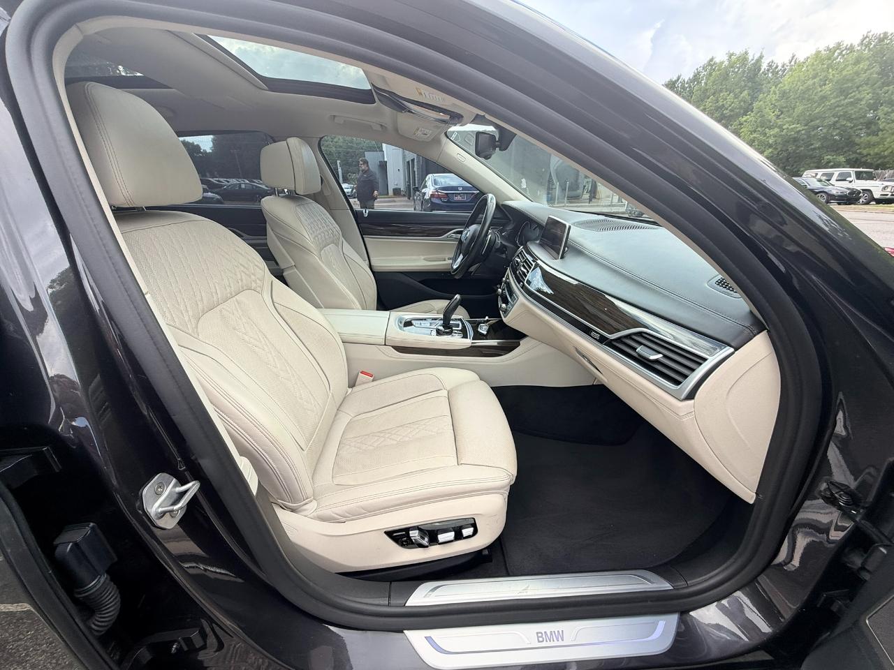 BMW 7-Series 740i 2019