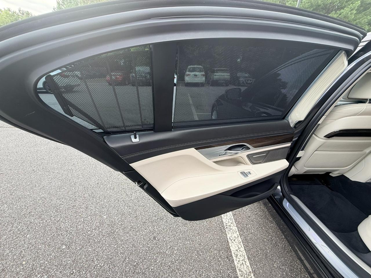 BMW 7-Series 740i 2019