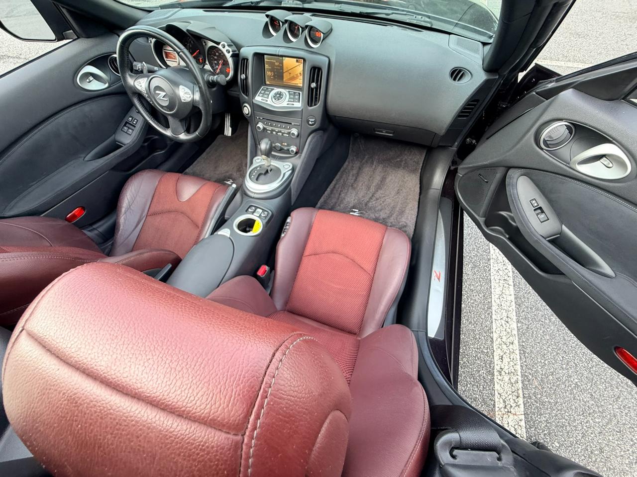 Nissan Z 370Z Touring Roadster 2012