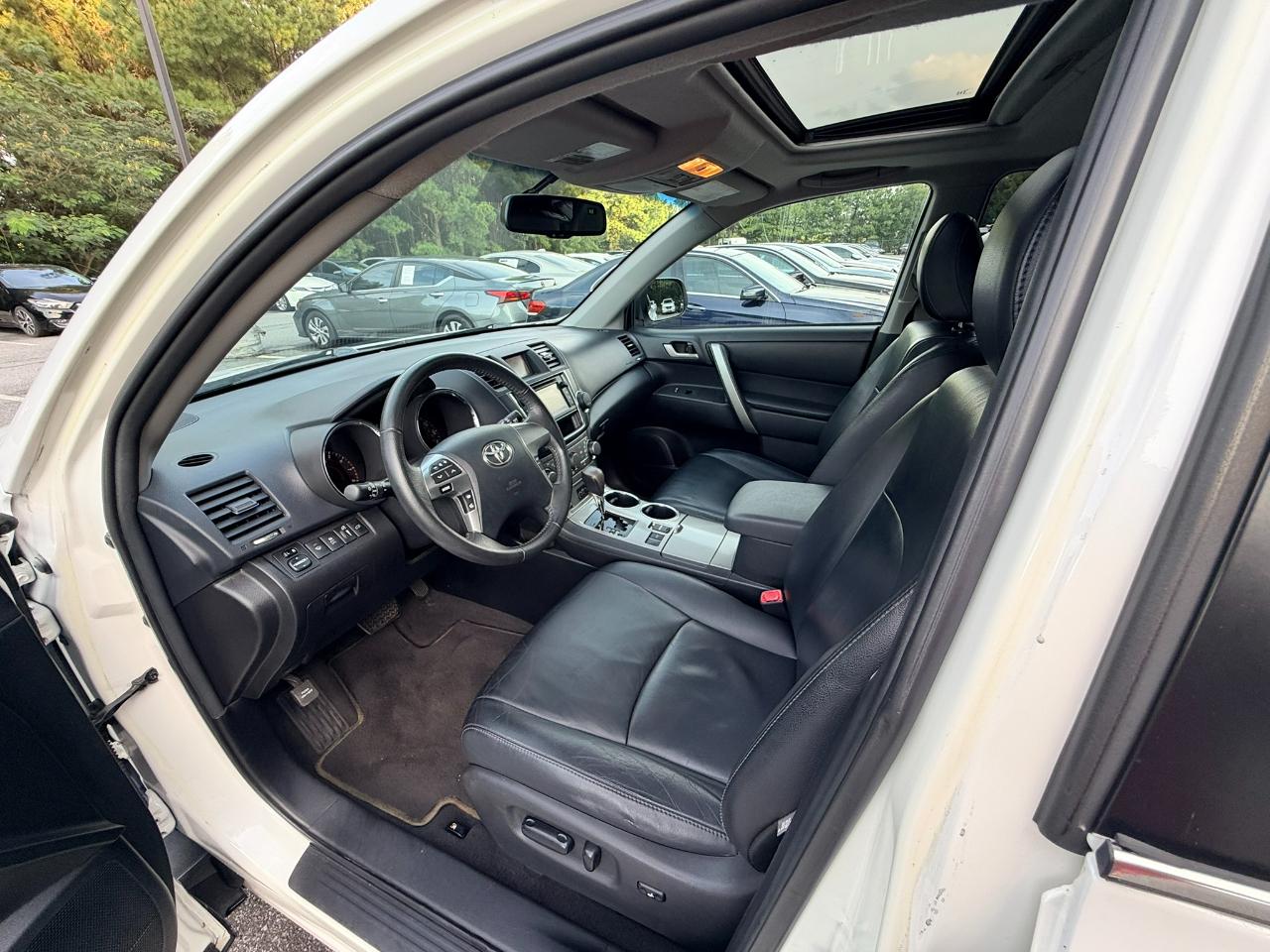 Toyota Highlander SE FWD V6 2013