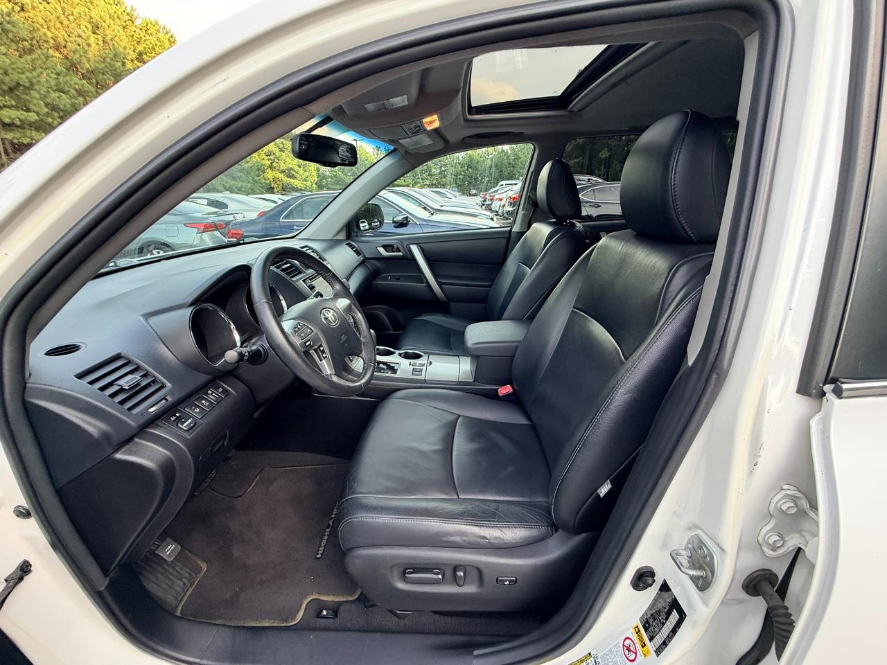 Toyota Highlander SE FWD V6 2013