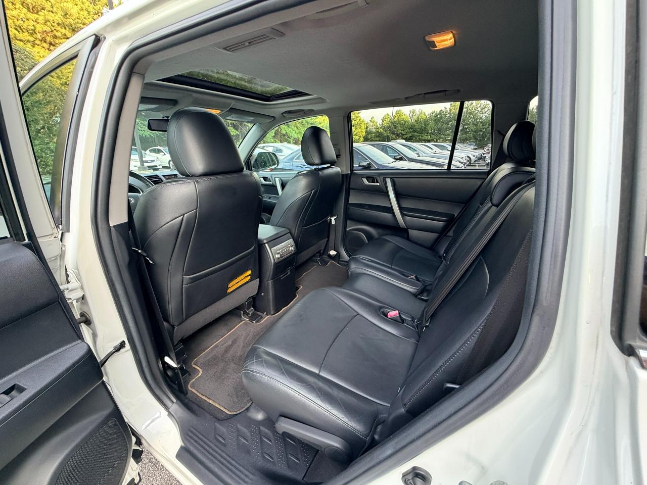 Toyota Highlander SE FWD V6 2013