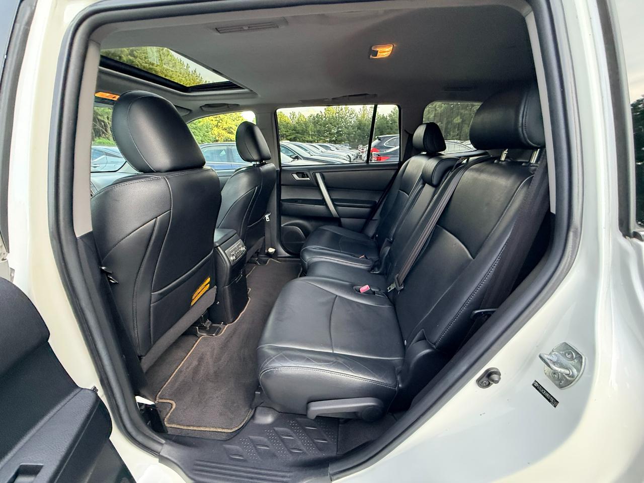 Toyota Highlander SE FWD V6 2013