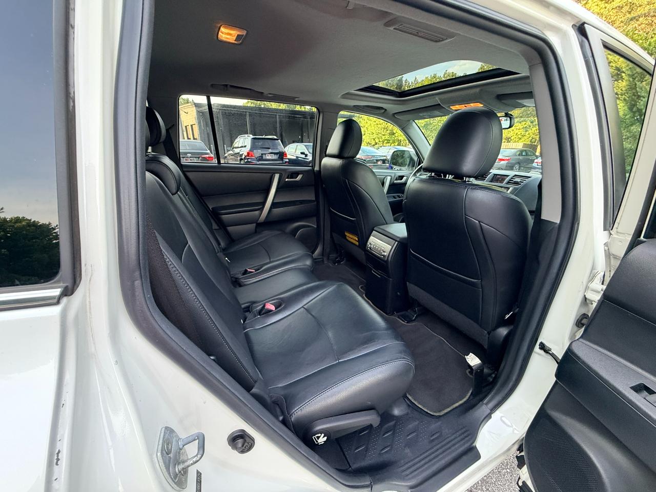 Toyota Highlander SE FWD V6 2013