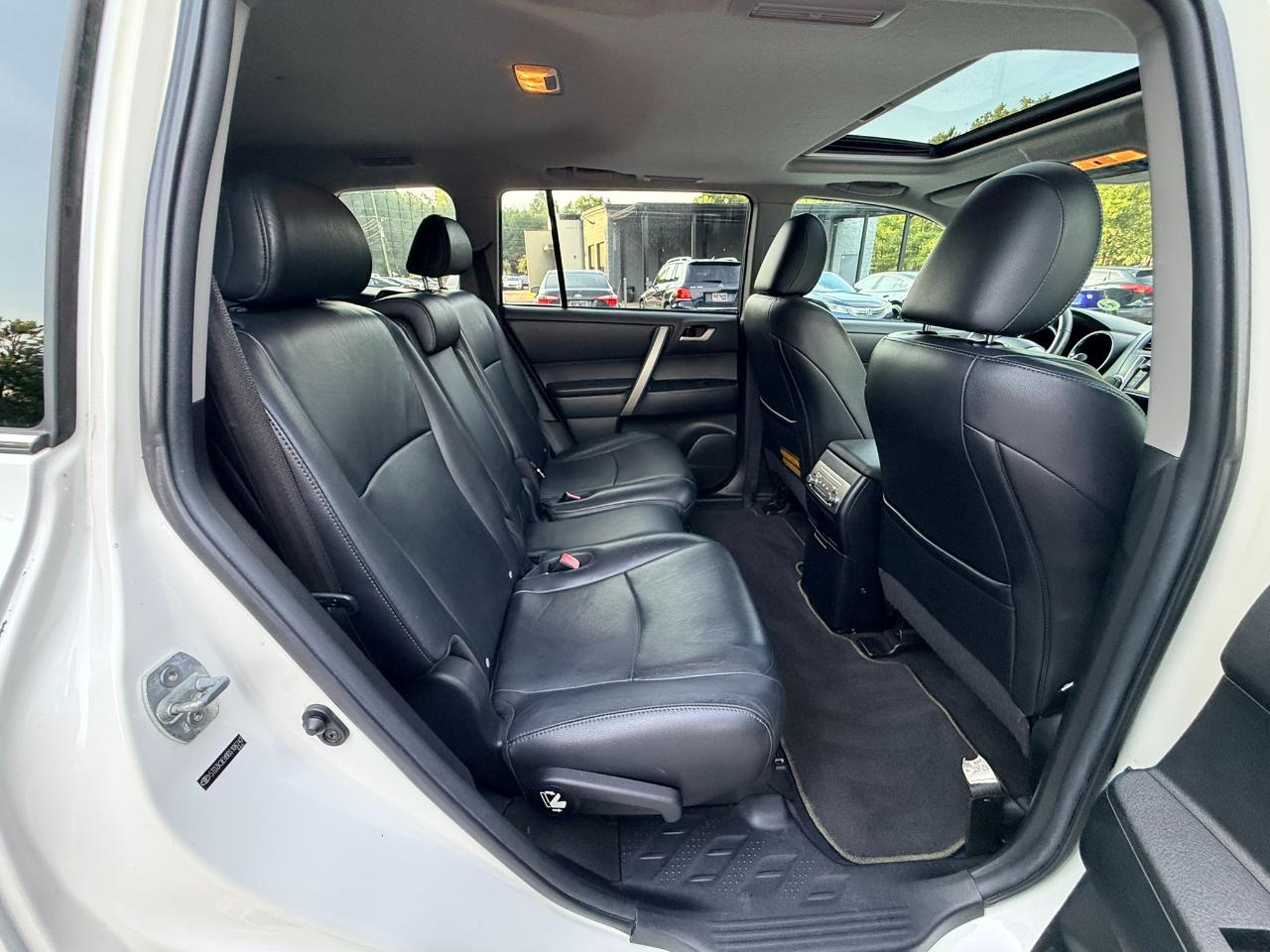 Toyota Highlander SE FWD V6 2013
