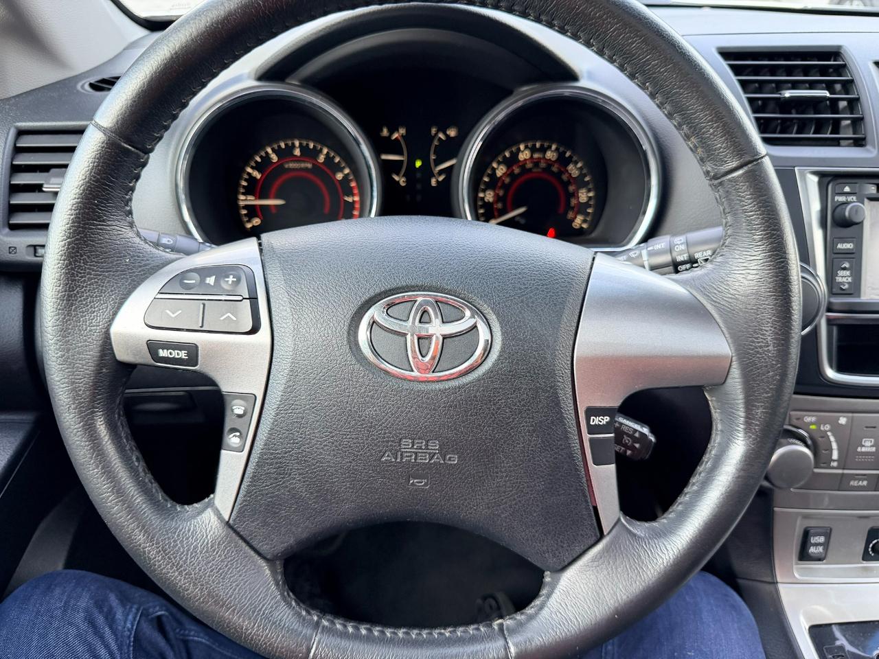 Toyota Highlander SE FWD V6 2013