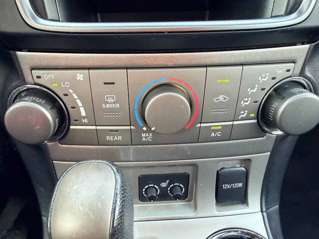 Toyota Highlander SE FWD V6 2013