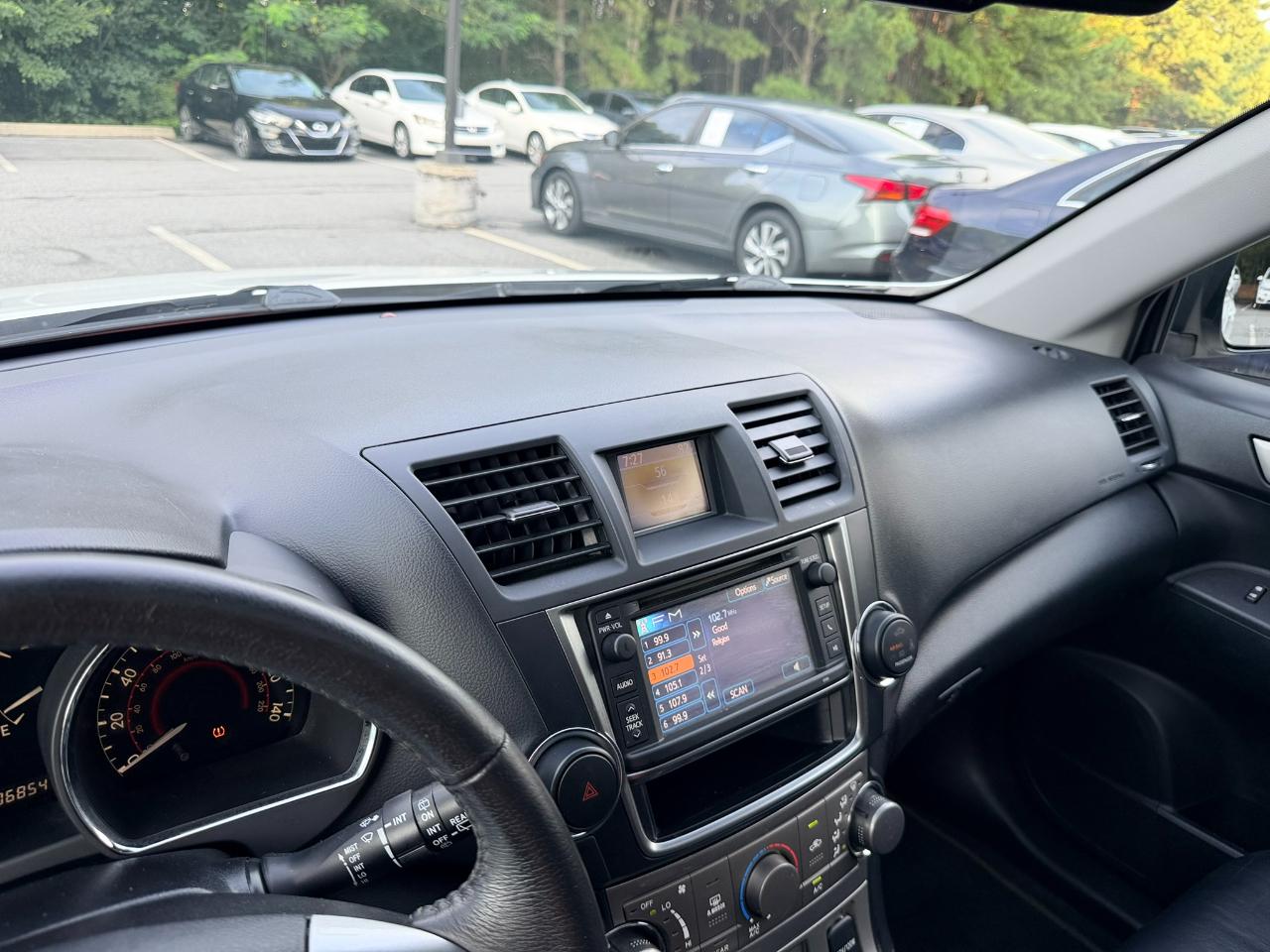 Toyota Highlander SE FWD V6 2013