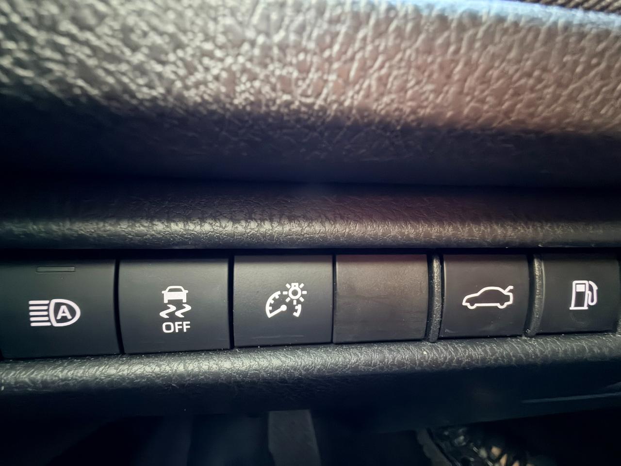 Toyota Camry Hybrid LE 2025