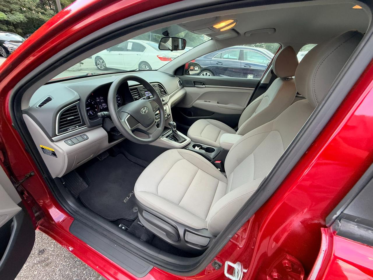 Hyundai Elantra photo 9
