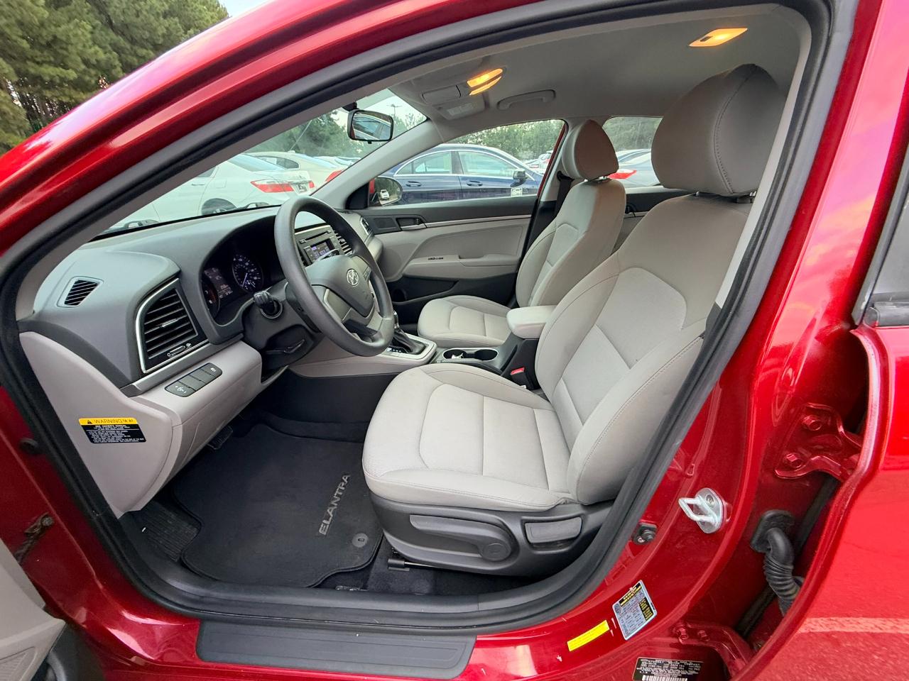 Hyundai Elantra photo 10