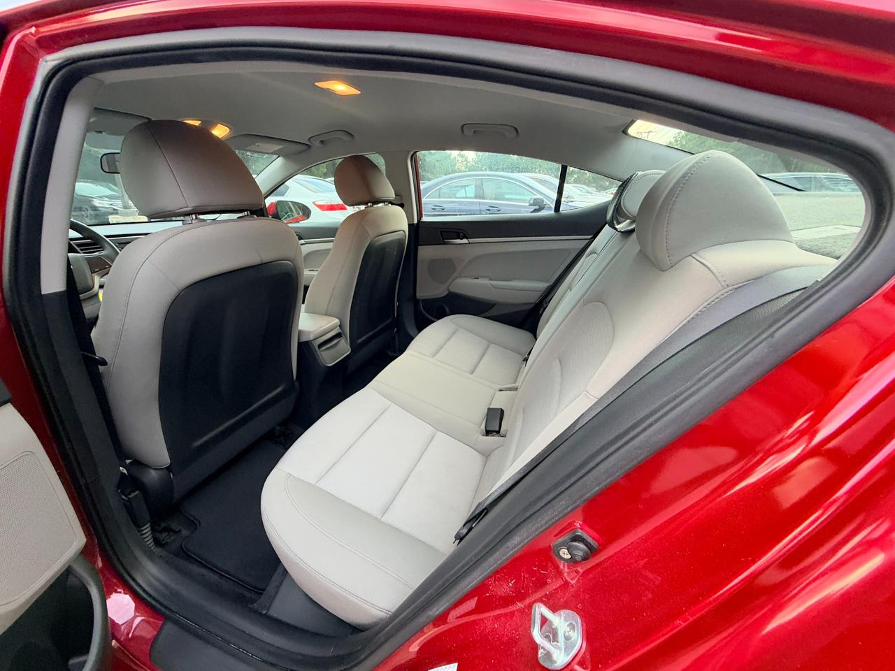 Hyundai Elantra photo 11