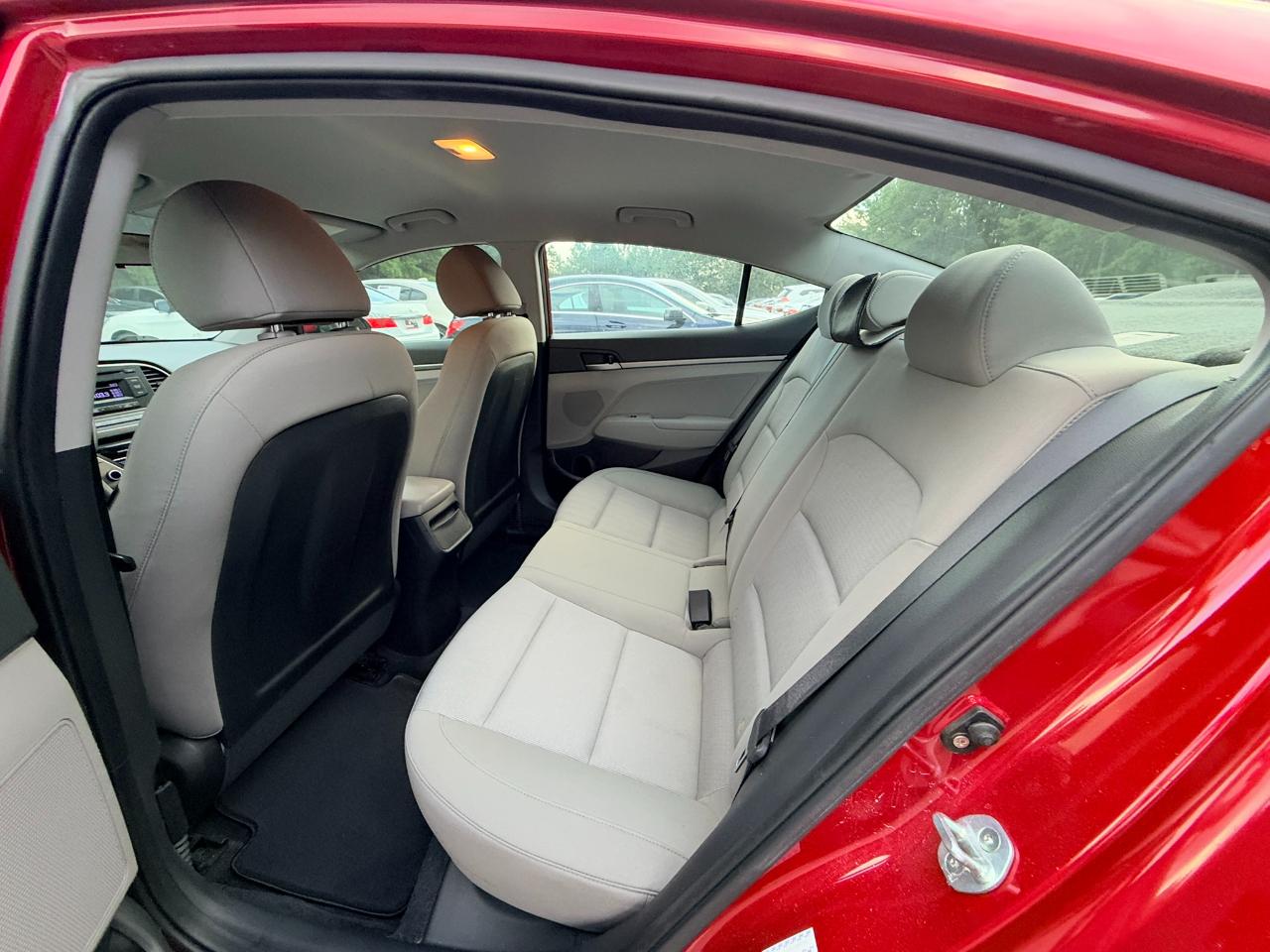 Hyundai Elantra photo 12