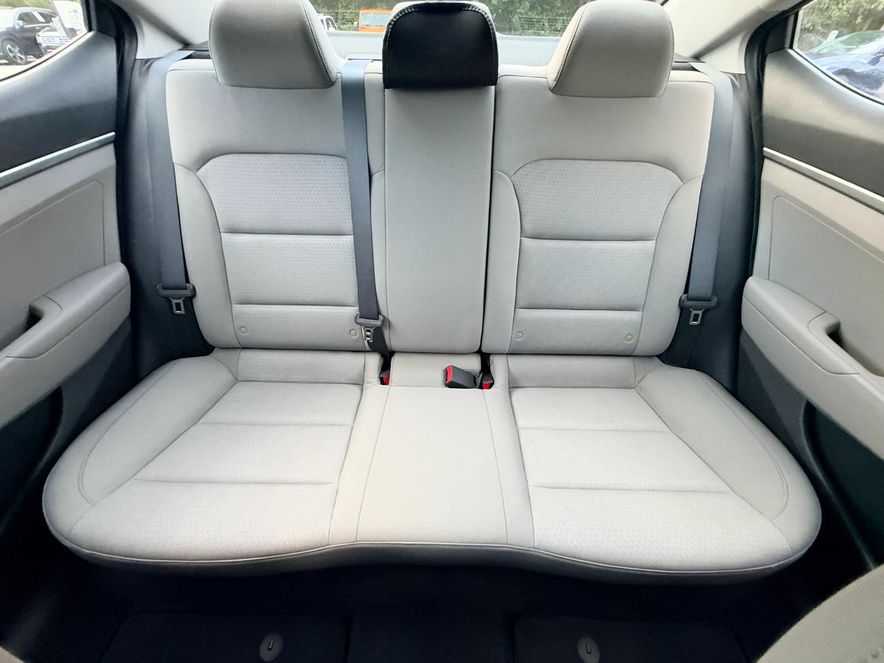 Hyundai Elantra photo 13