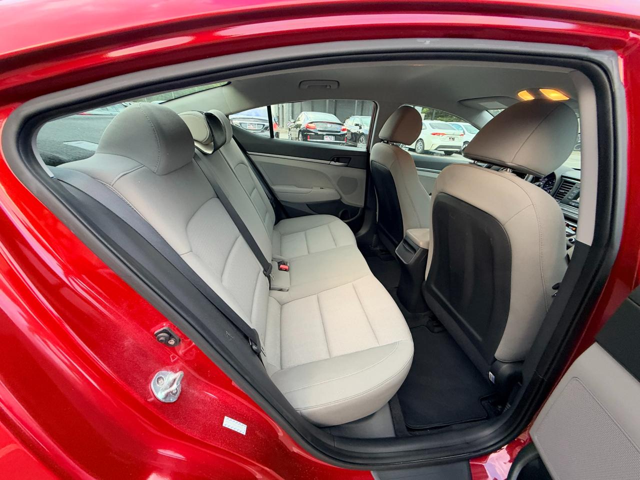Hyundai Elantra photo 15