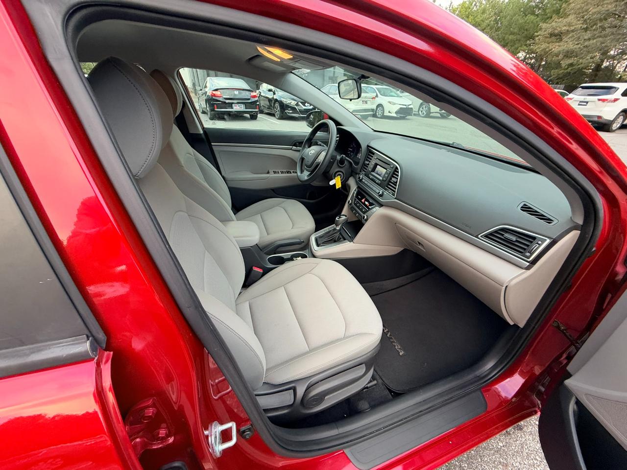 Hyundai Elantra photo 16