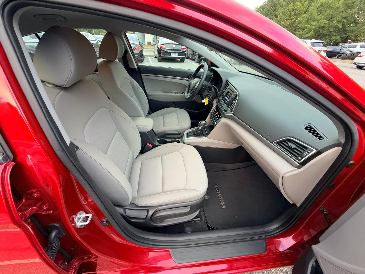 Hyundai Elantra photo 17