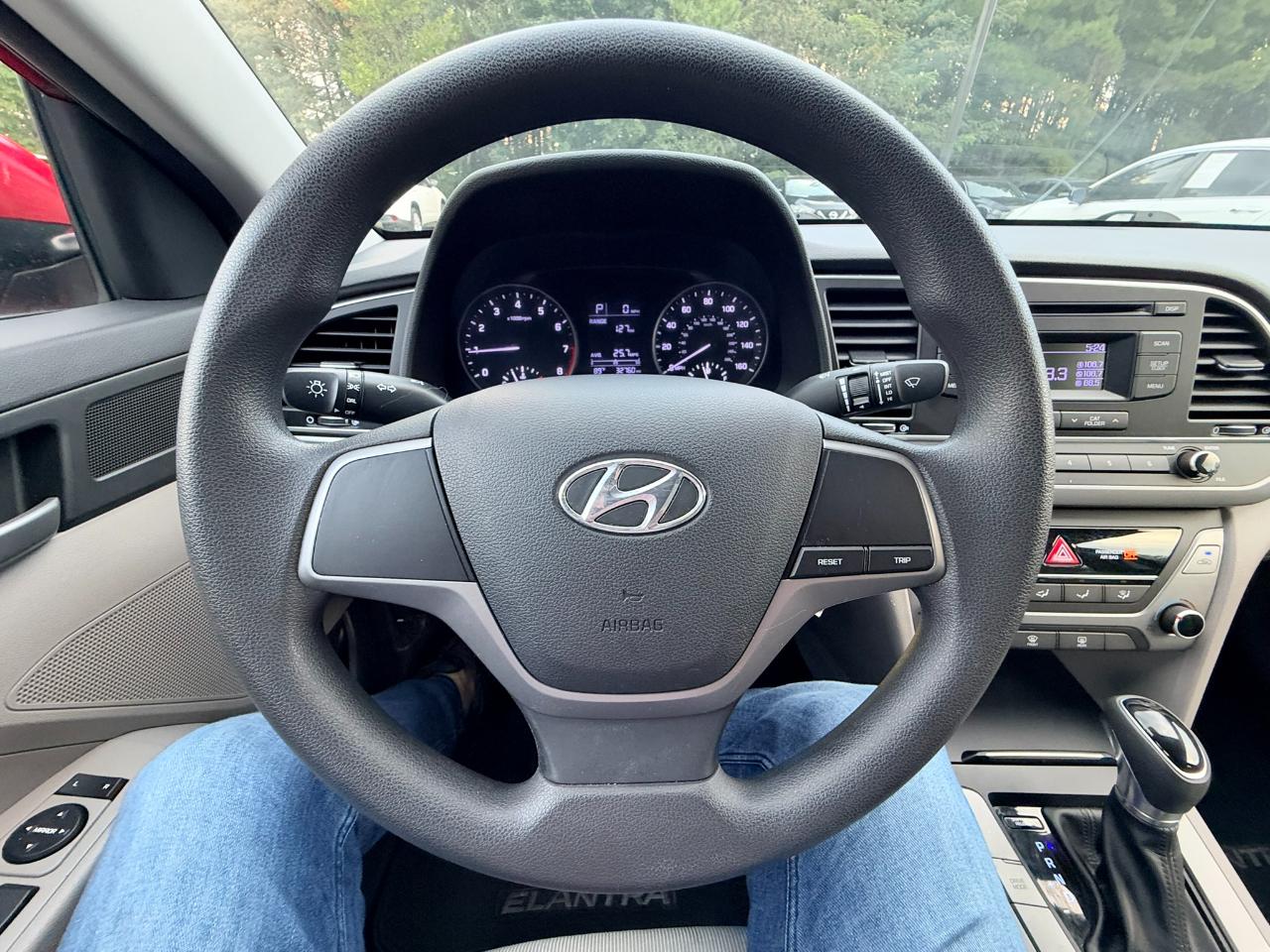 Hyundai Elantra photo 18