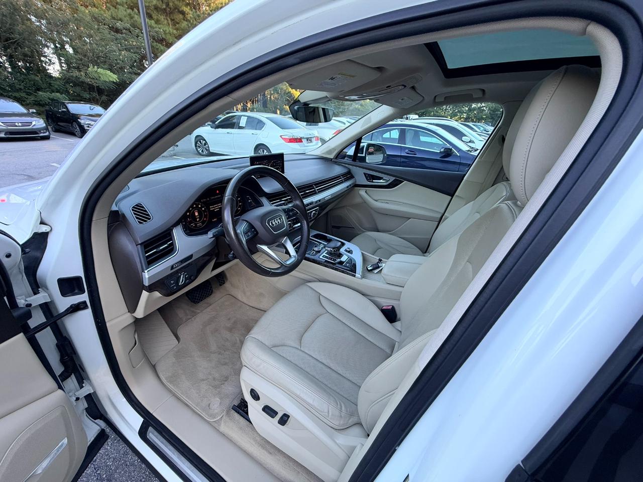 Audi Q7 photo 9