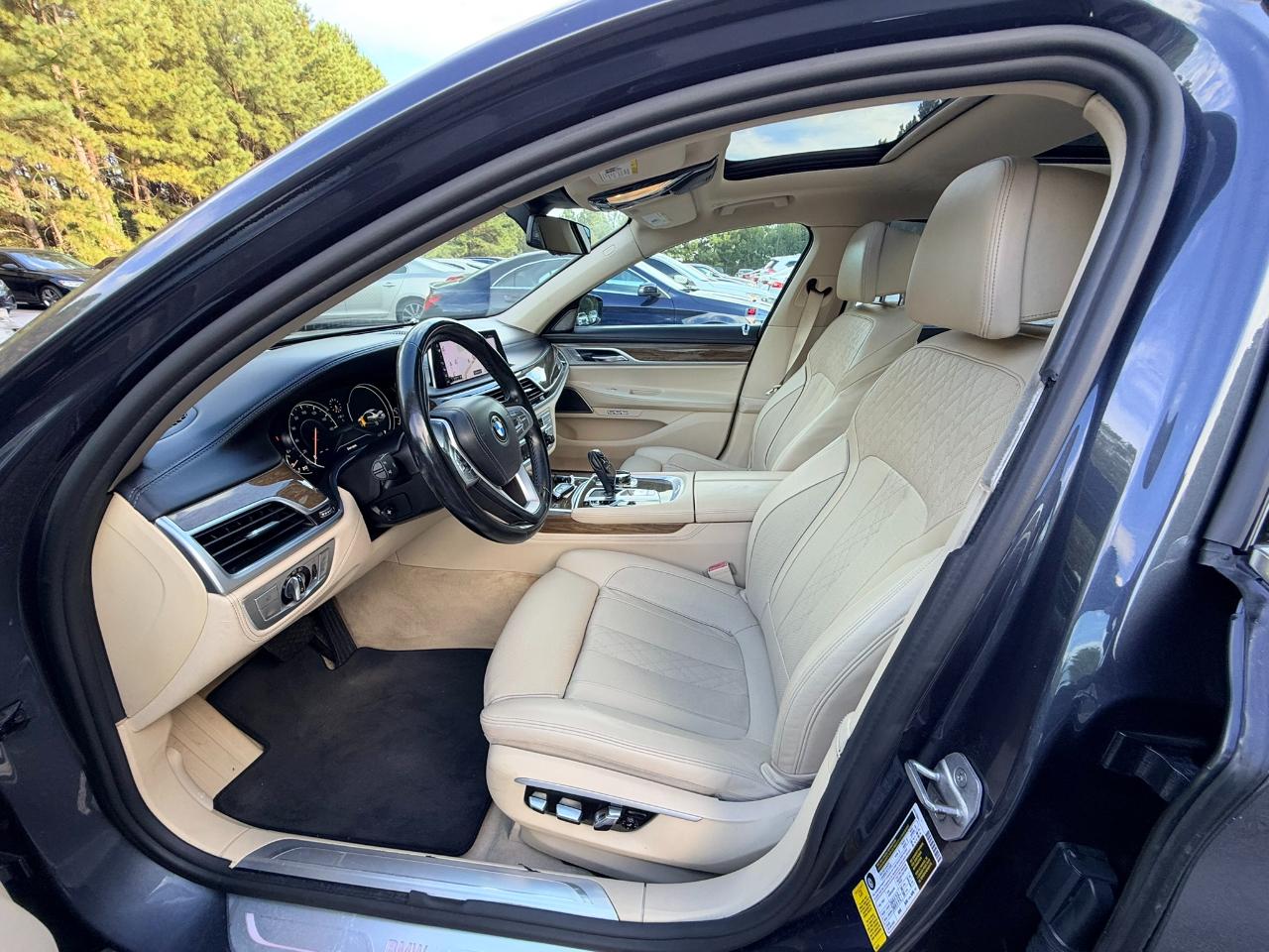 BMW 7-Series 740i 2017
