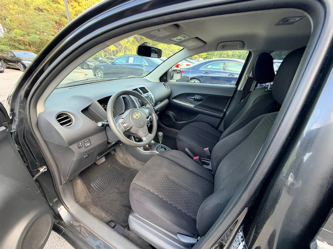 Scion xD 5-Door Hatchback 4-Spd AT 2012