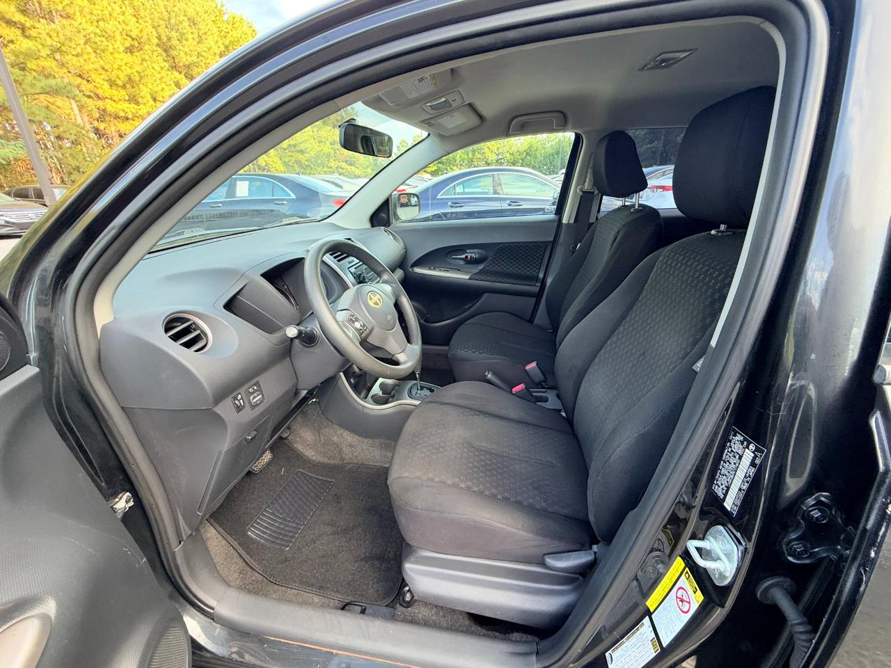 Scion xD 5-Door Hatchback 4-Spd AT 2012