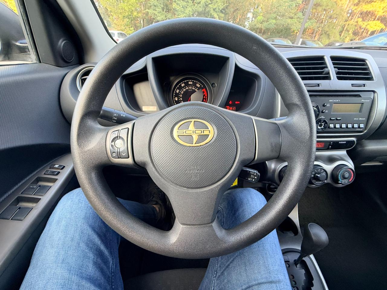 Scion xD 5-Door Hatchback 4-Spd AT 2012