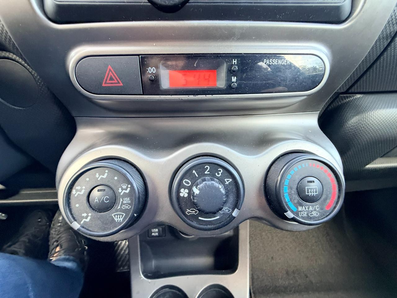 Scion xD 5-Door Hatchback 4-Spd AT 2012