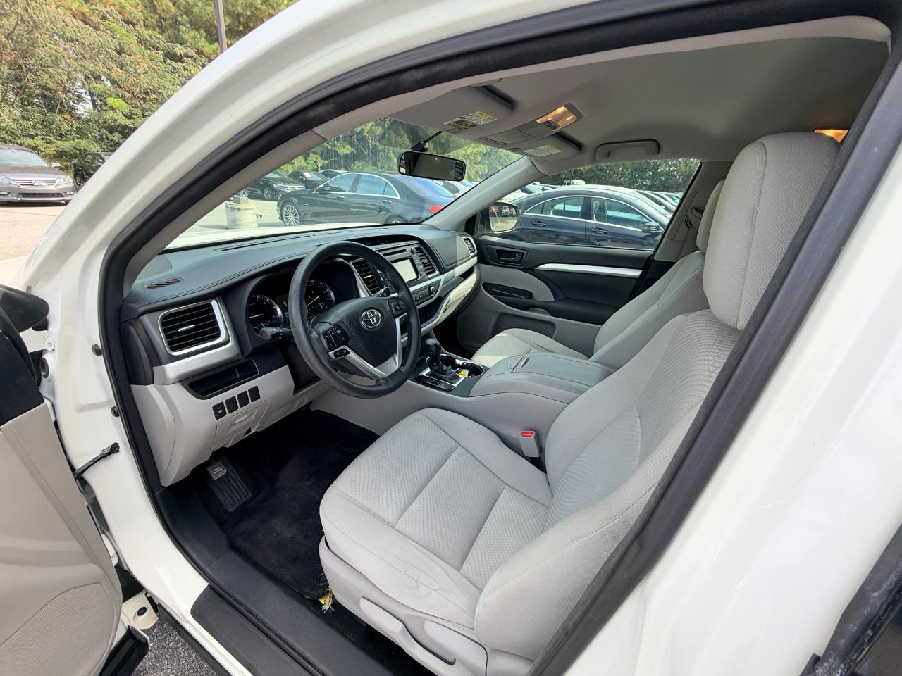 Toyota Highlander LE FWD V6 2016