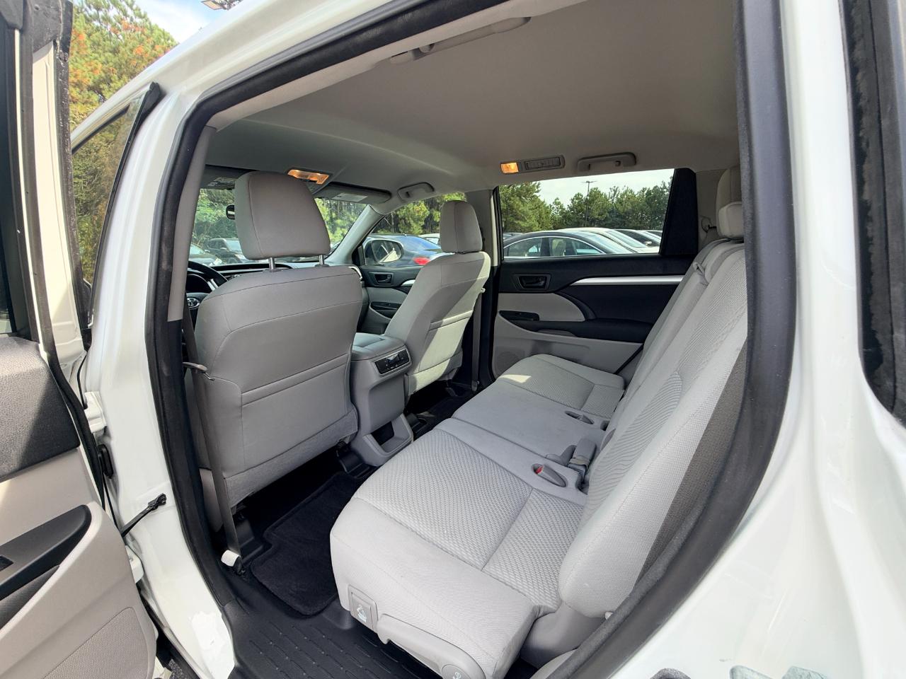 Toyota Highlander LE FWD V6 2016