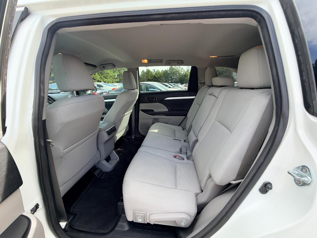 Toyota Highlander LE FWD V6 2016
