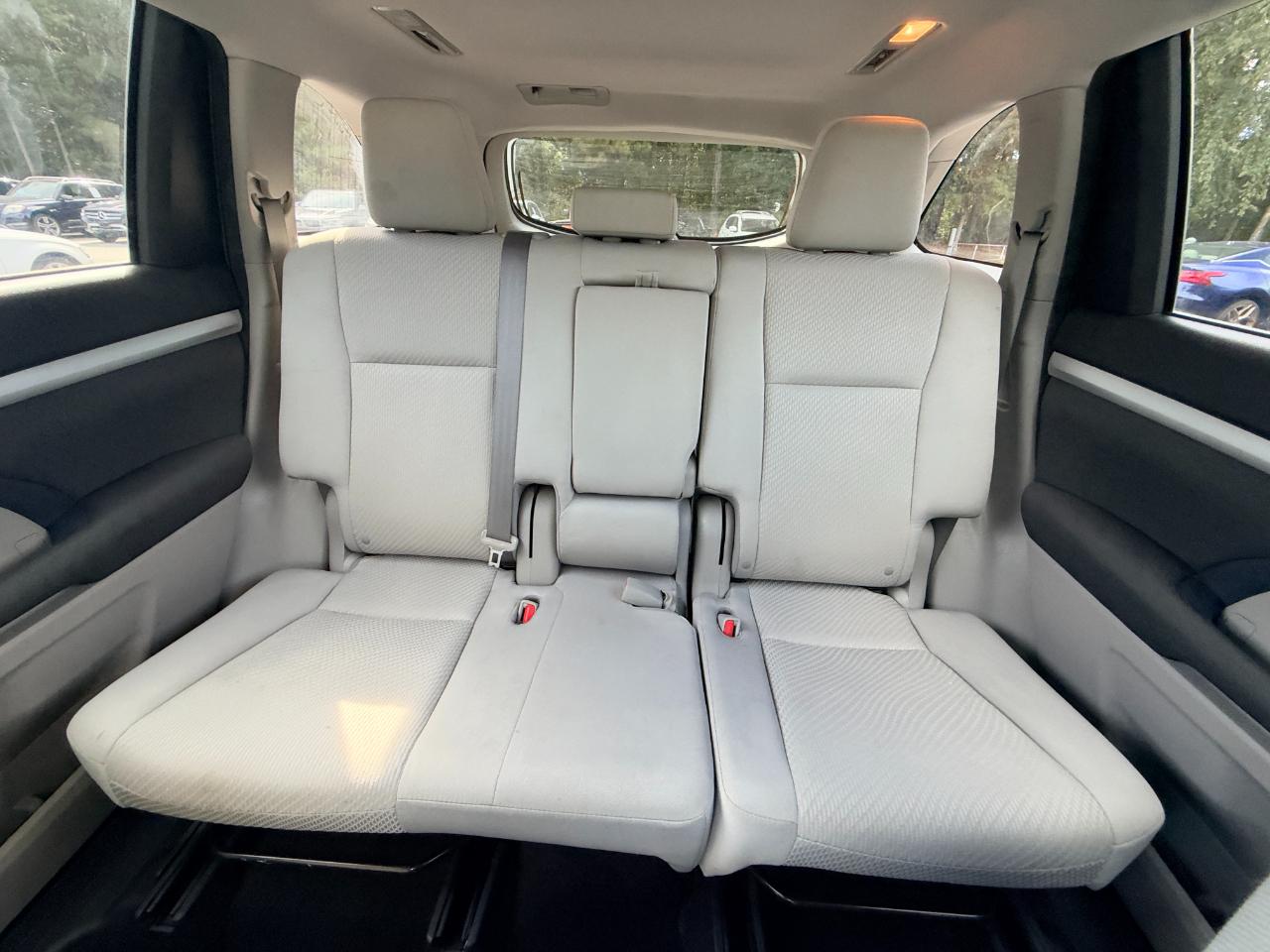 Toyota Highlander LE FWD V6 2016
