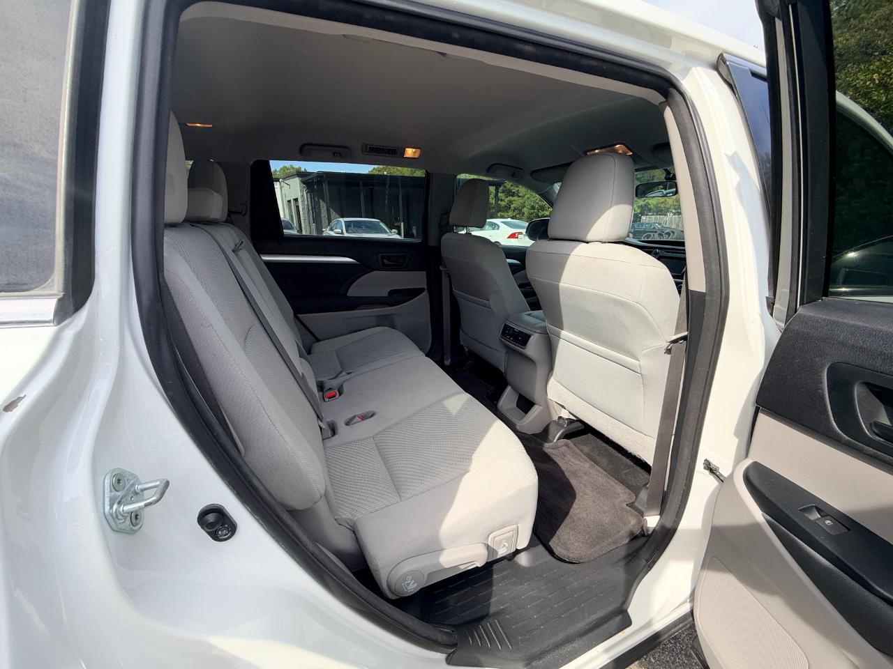 Toyota Highlander LE FWD V6 2016