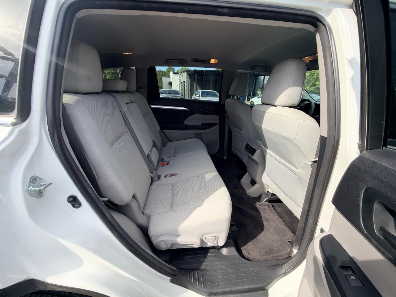 Toyota Highlander LE FWD V6 2016