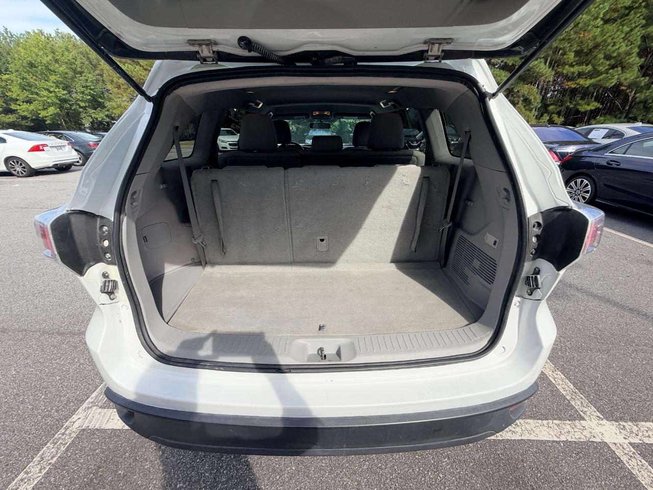 Toyota Highlander LE FWD V6 2016