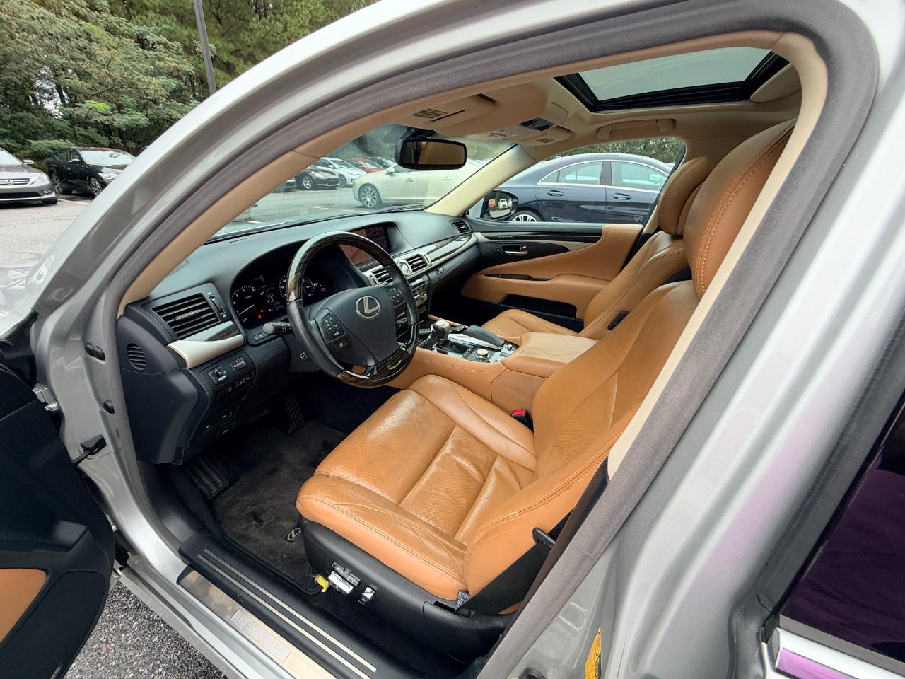 Lexus LS 460 Luxury Sedan 2013