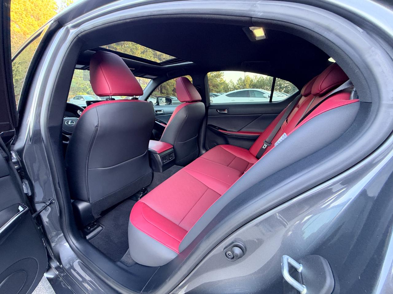 Lexus IS  2024