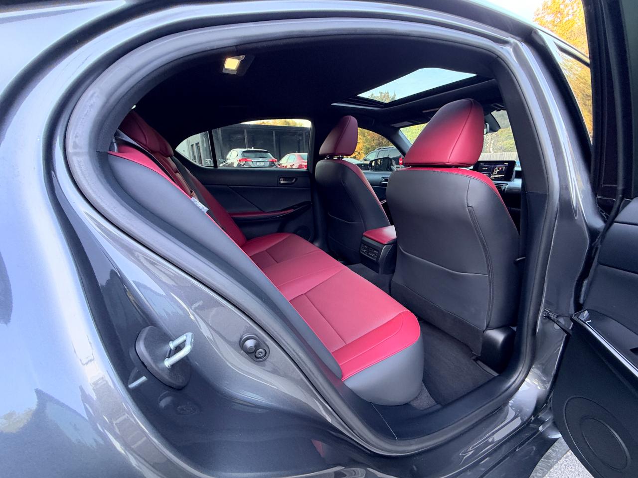 Lexus IS  2024