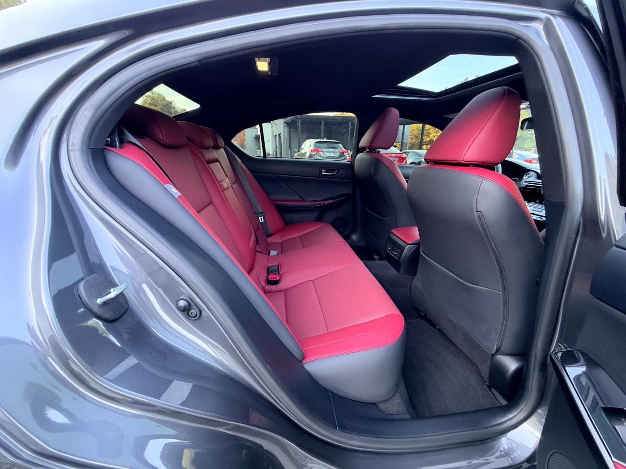 Lexus IS  2024