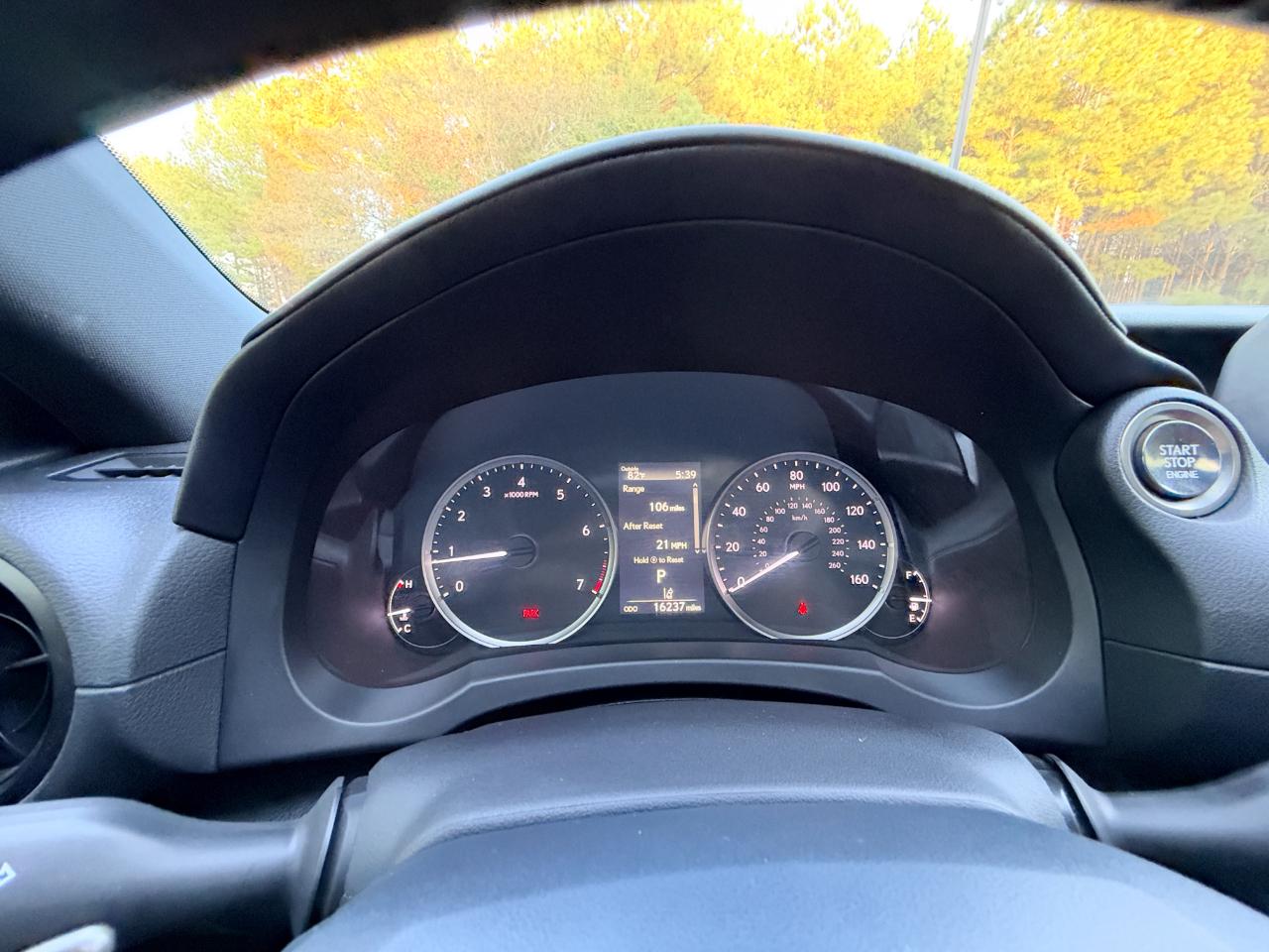 Lexus IS  2024