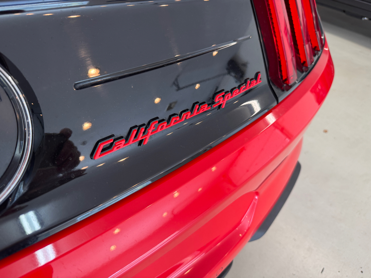 2019 Ford Mustang GT Premium photo 26