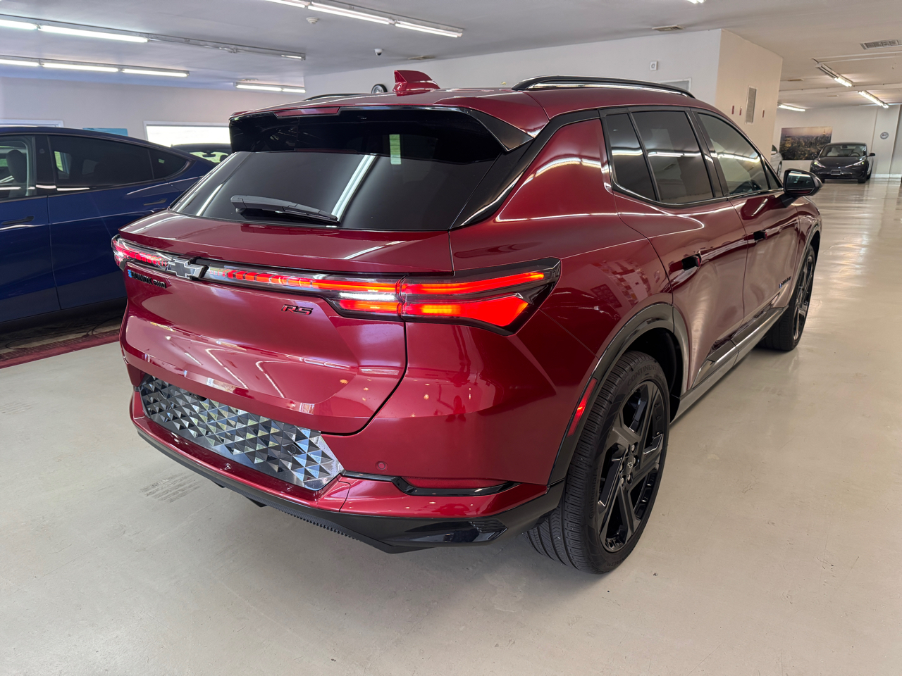 2025 Chevrolet Equinox EV 2RS photo 2