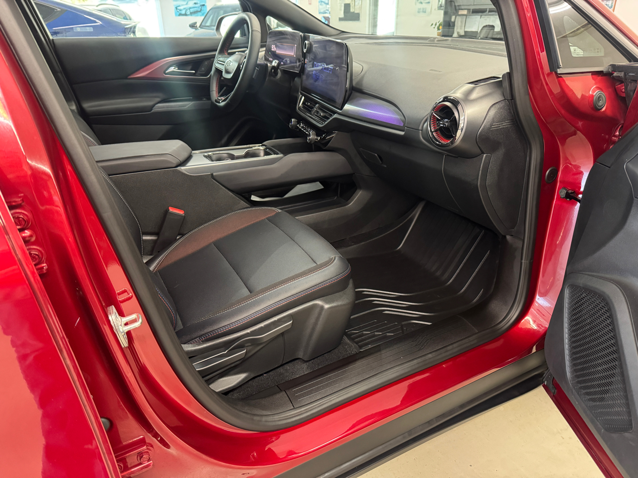 2025 Chevrolet Equinox EV 2RS photo 3