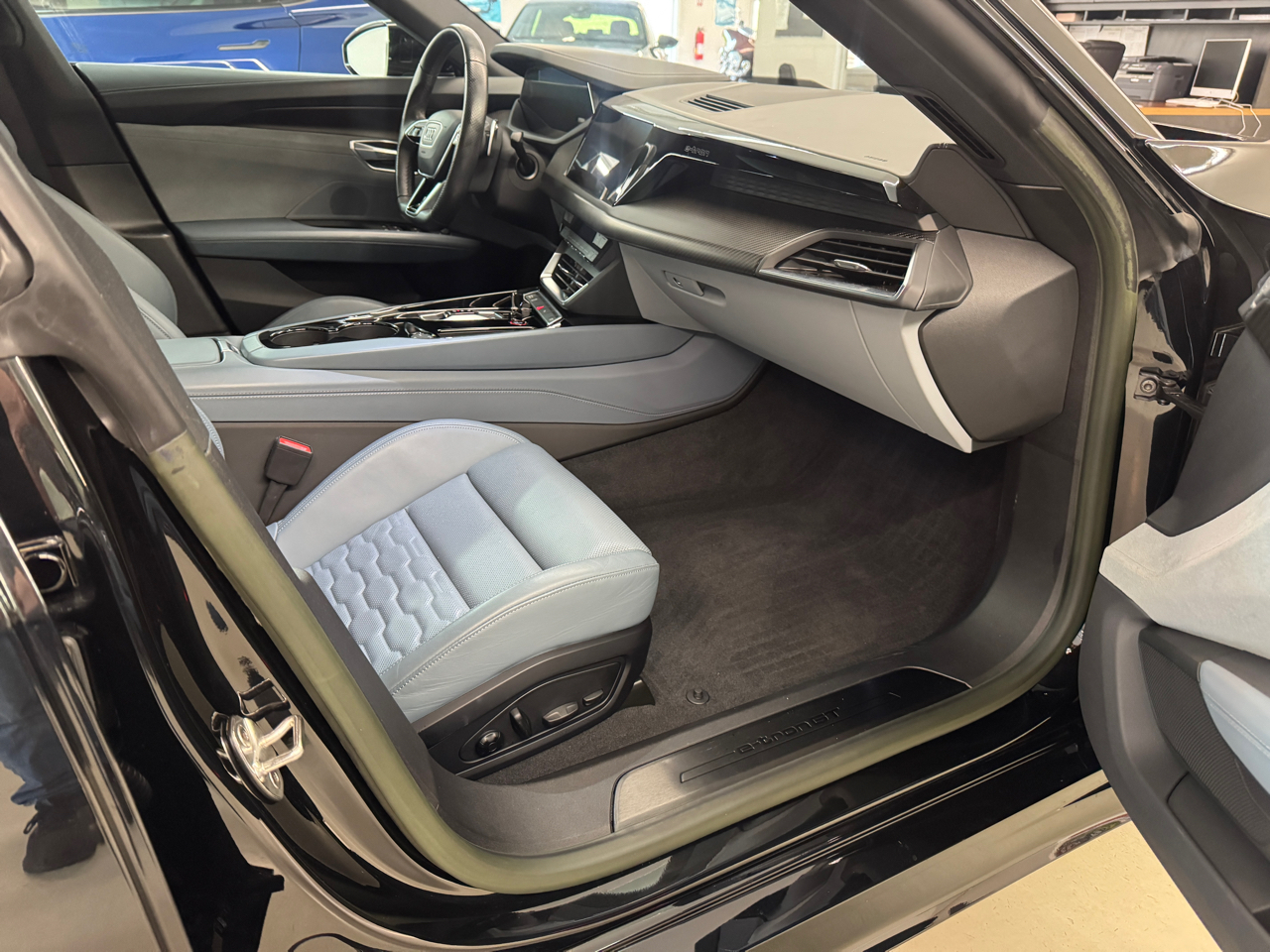 2022 Audi e-tron GT Premium Plus photo 3