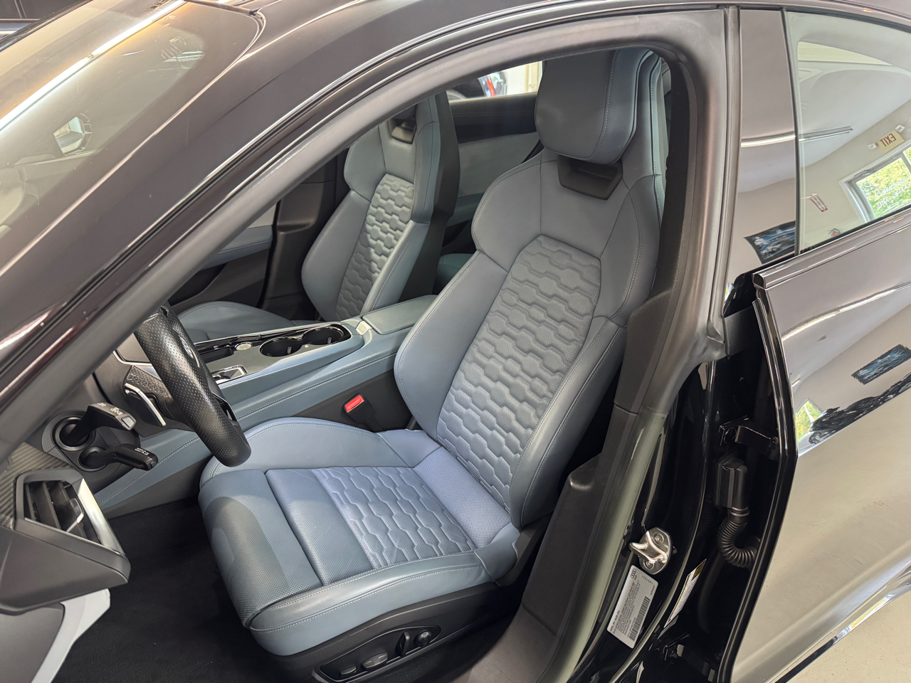 2022 Audi e-tron GT Premium Plus photo 7
