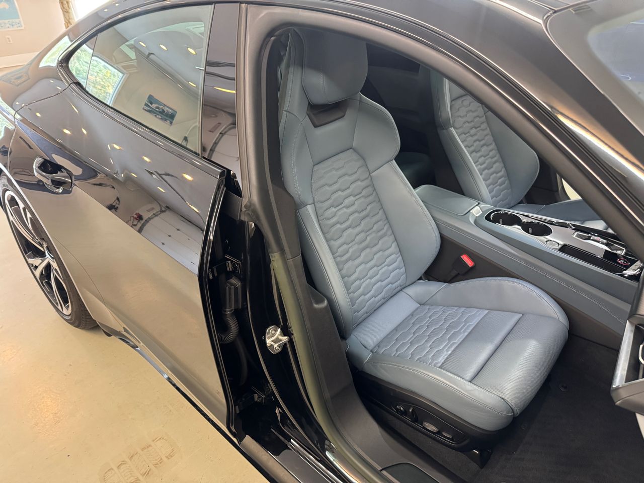 2022 Audi e-tron GT Premium Plus photo 8