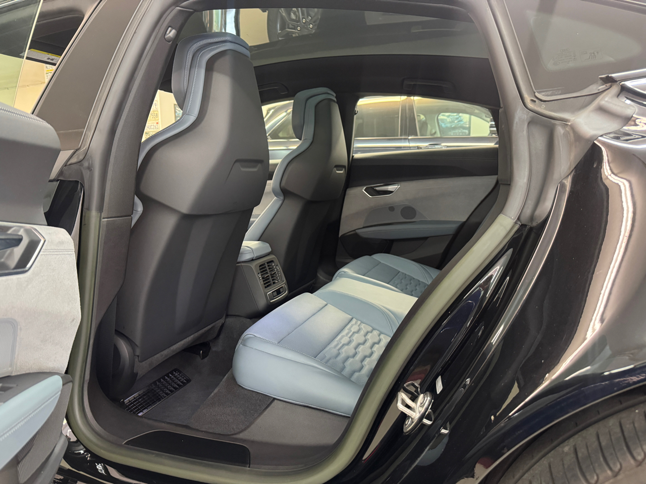 2022 Audi e-tron GT Premium Plus photo 9