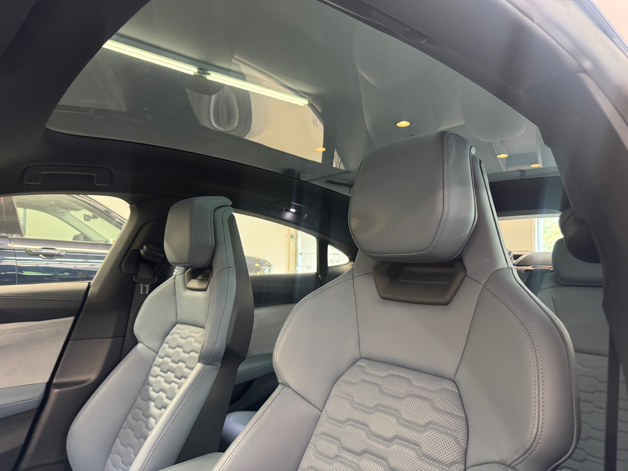 2022 Audi e-tron GT Premium Plus photo 15